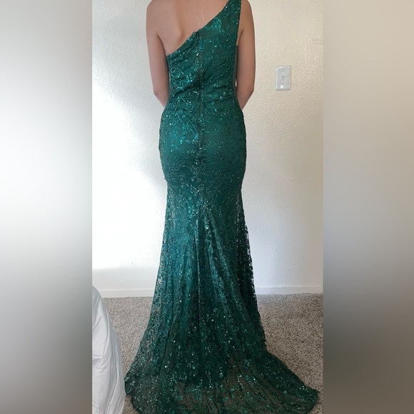 Emerald Green Dress. - Picture 3 of 3